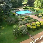 Chateau De Bed & Breakfast 3*
