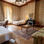 Bed & Breakfast Chateau De Busset