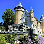 Chateau De Bed & Breakfast Busset