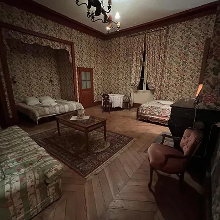 Chateau De Busset