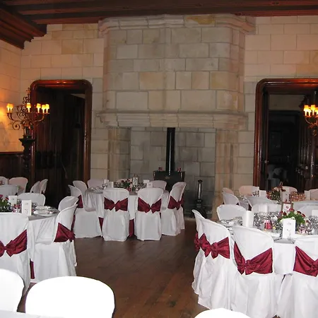 Chateau De לינה וארוחת בוקר