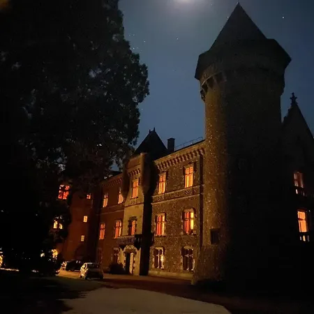 Chateau De Busset