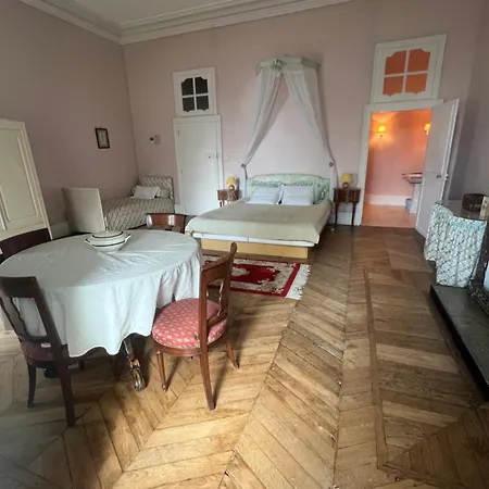 לינה וארוחת בוקר Chateau De