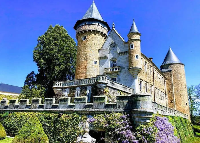 Chateau De Bed & Breakfast Busset